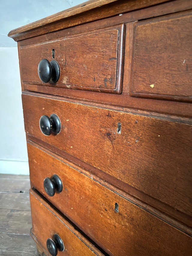 victorian drawers with knobs