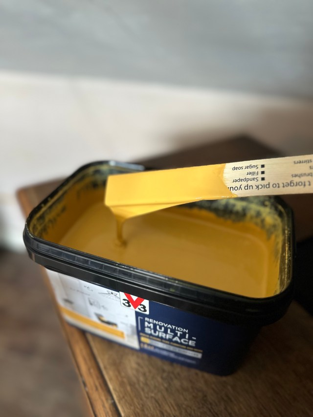 V33 Multi surface renovation paint