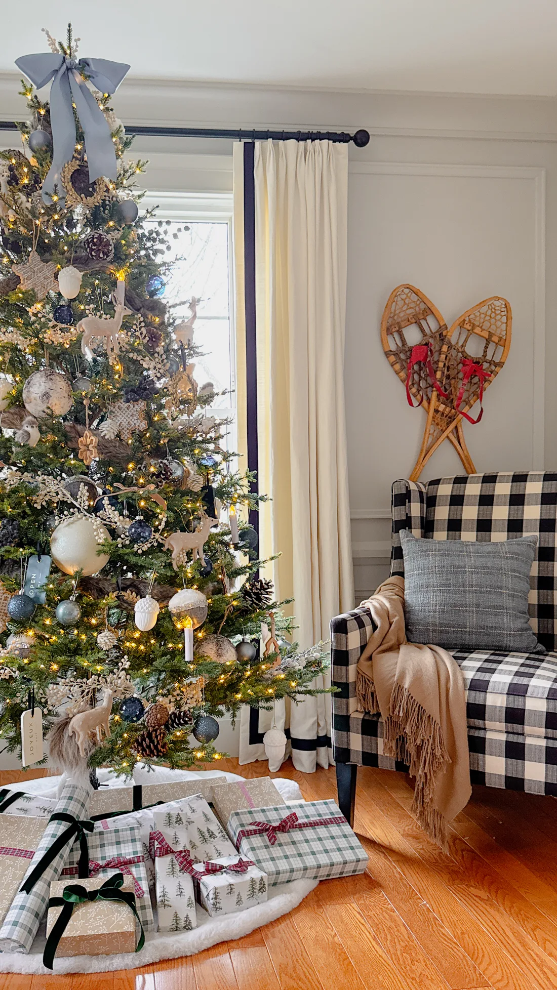 christmas living room tour blue and white ideas