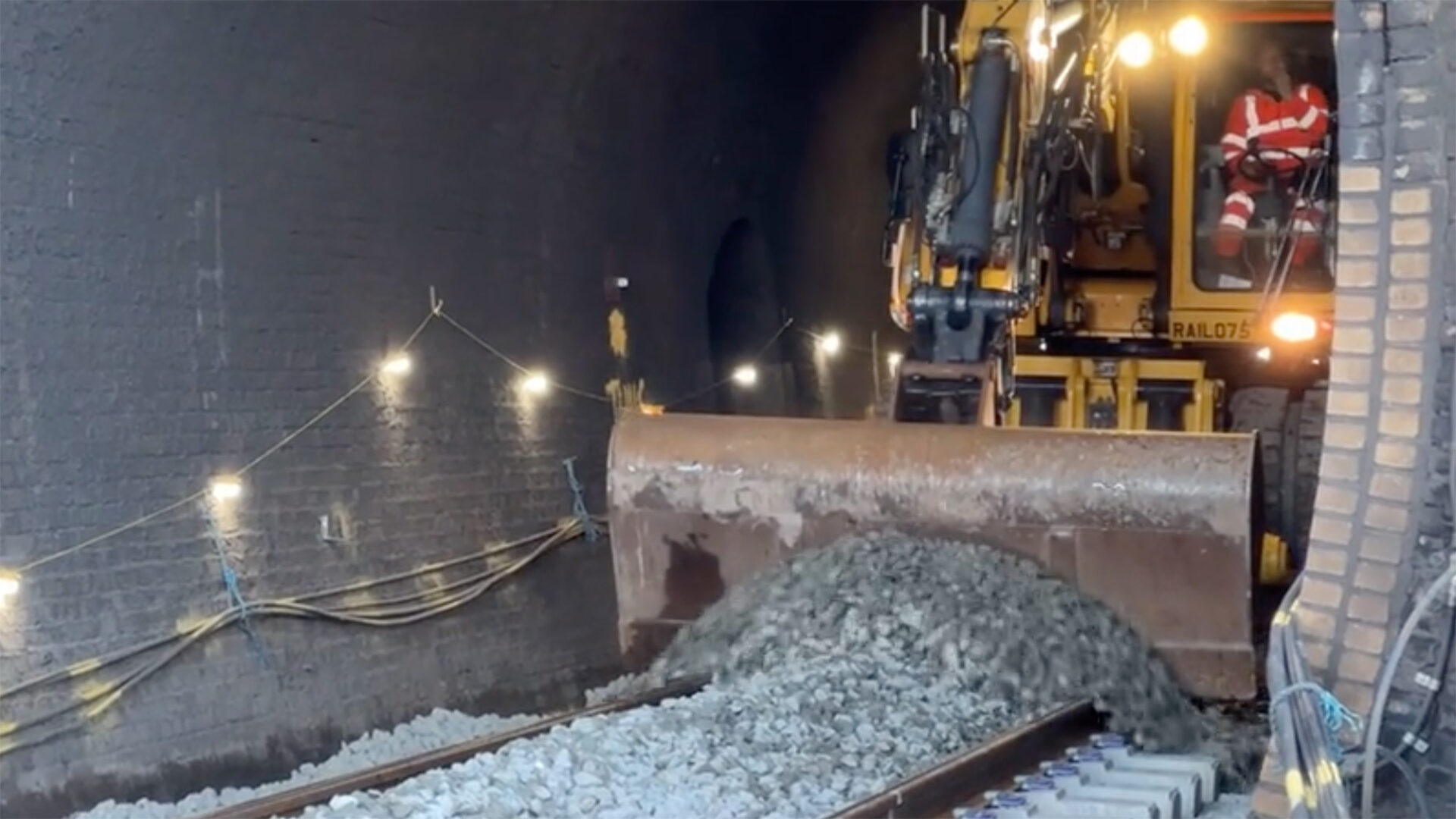Video | Balfour partnership upgrades track in narrow Victorian tunnel