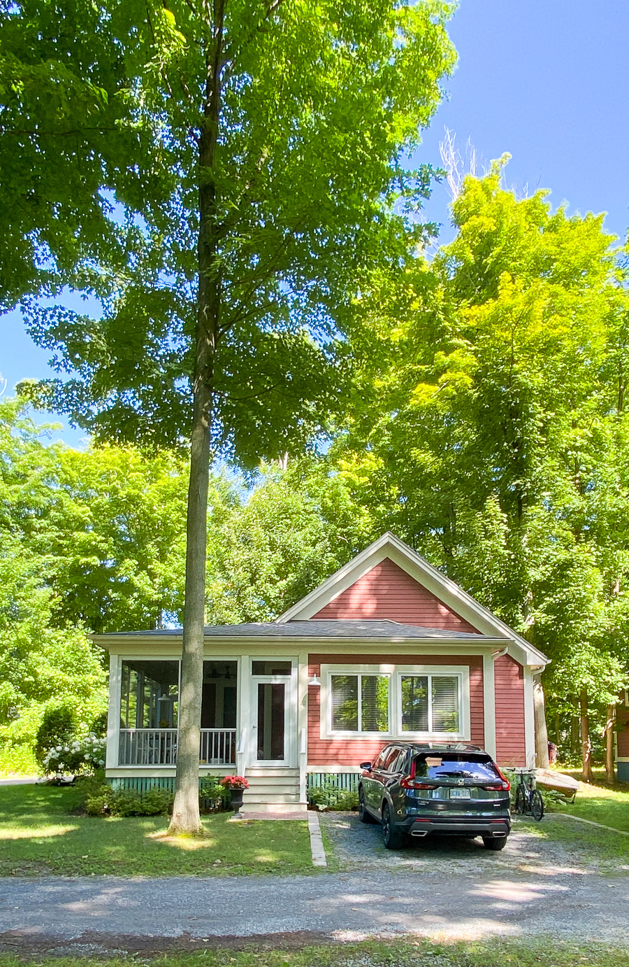 Cozy Cottage Decor: A Country Cottage Tour
