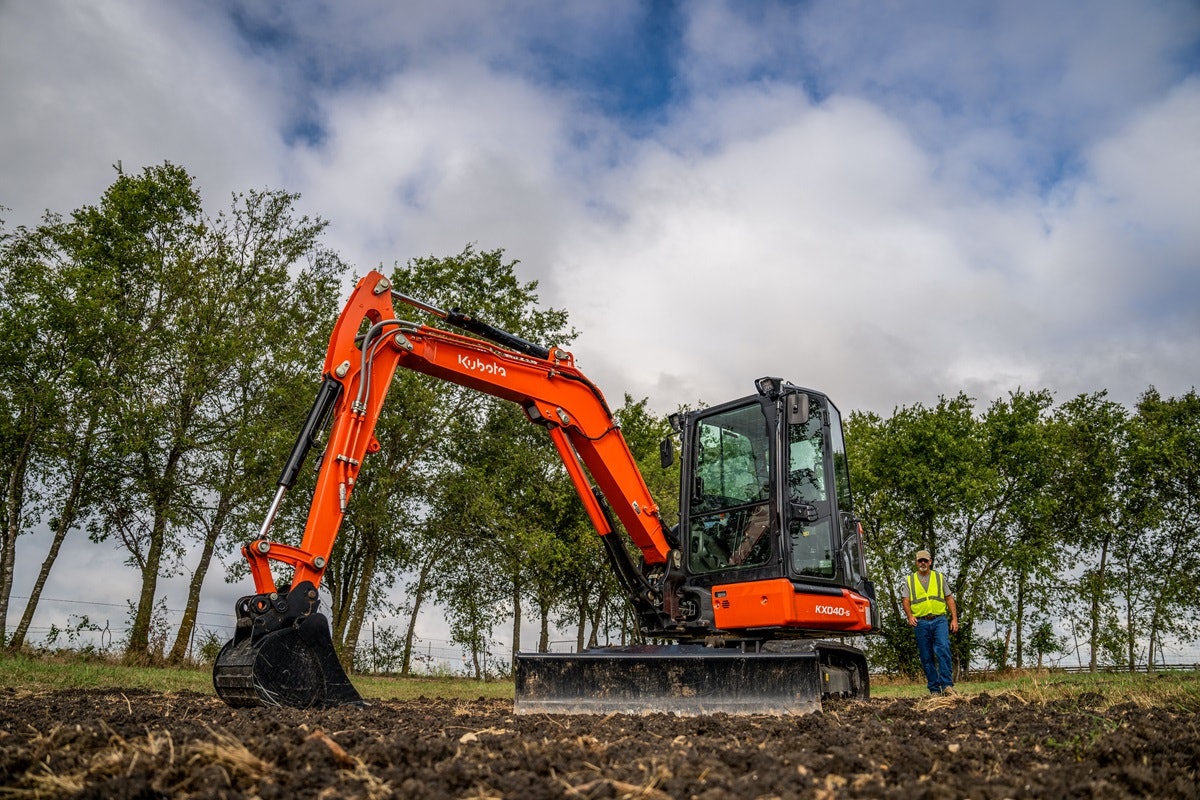 Kubota Introduces 2 New Excavators, New CTL at WOC