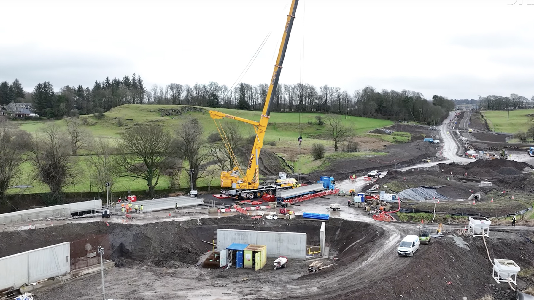Video | Graham installs beams on new Glasgow road