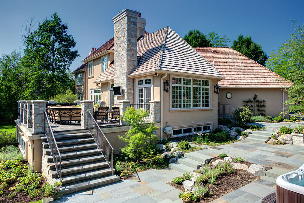 How to Build or Renovate Your Dream Outdoor Deck
