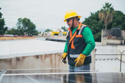 Sun Protection on Construction Sites: Gear Up for Safety