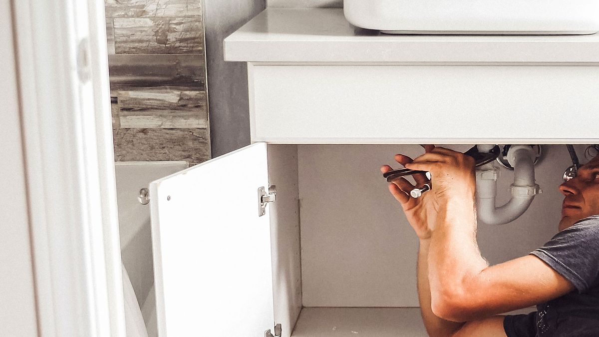 7 steps to a successful DIY bathroom sink installation