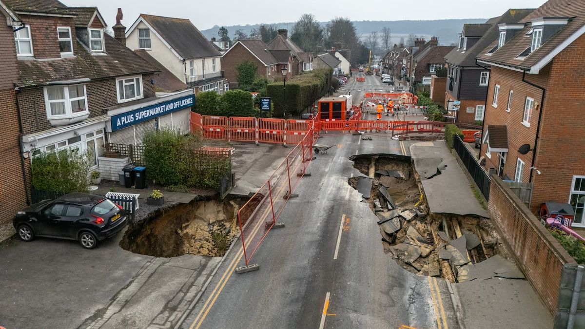 ‘I’m staying put’ 87-year-old refuses to leave home built by his grandfather despite growing 65ft sinkhole