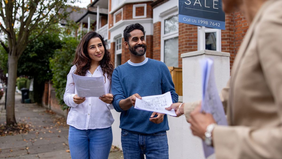 Mortgage price war heats up as rates fall below 4%: homebuyers urged to act fast