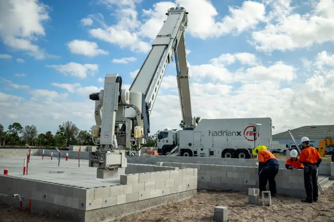 Robot utilizes AI to construct walls in 1 day