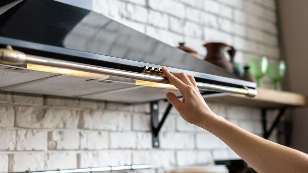 Replacing a kitchen extractor fan: A how-to DIY guide