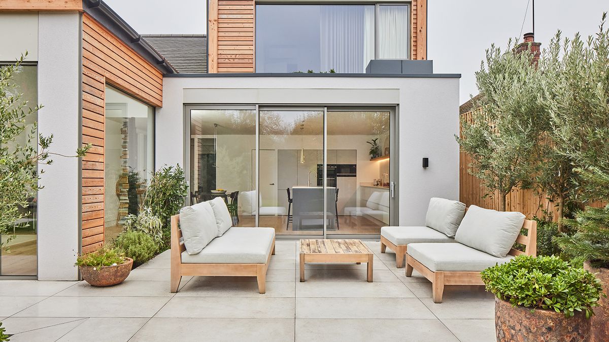 7 tips on how to remove algae from patio slabs