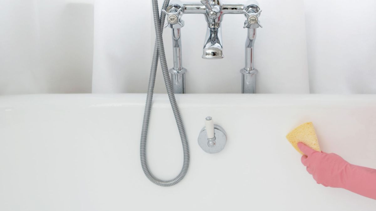 How to remove scratches from a bathtub to restore it to its former glory