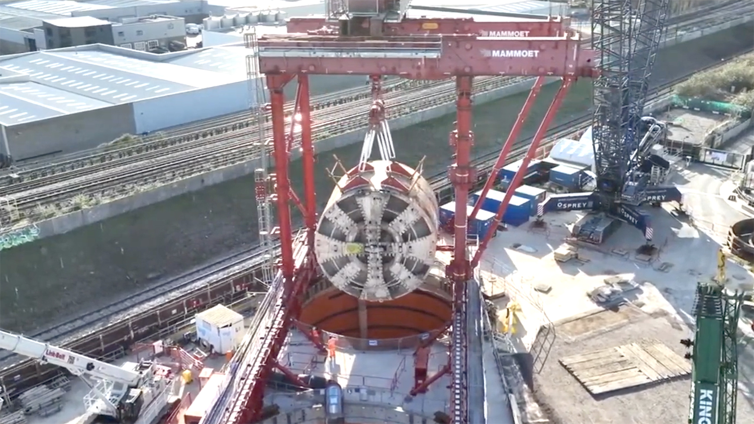 Video | HS2 lifts 850t tunnel boring machine using gantry crane