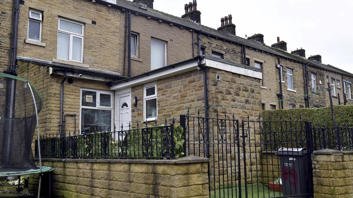 Builder receives £3,000 fine after 13 years of defying demolition order for illegal extension