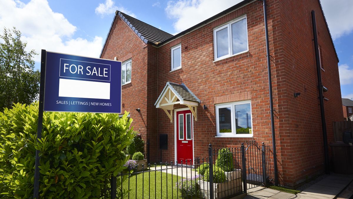 Selling and buying a house without a FENSA certificate — understand the rules on replacement windows and doors
