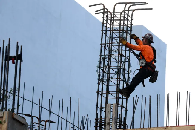 February 2025 economic roundup | Construction Dive