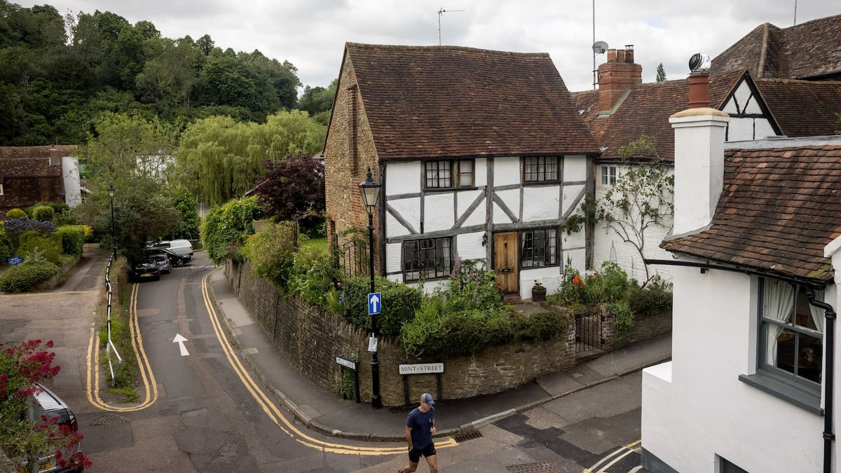 Couple faces unexpected £70,000 bill from council after building their extension