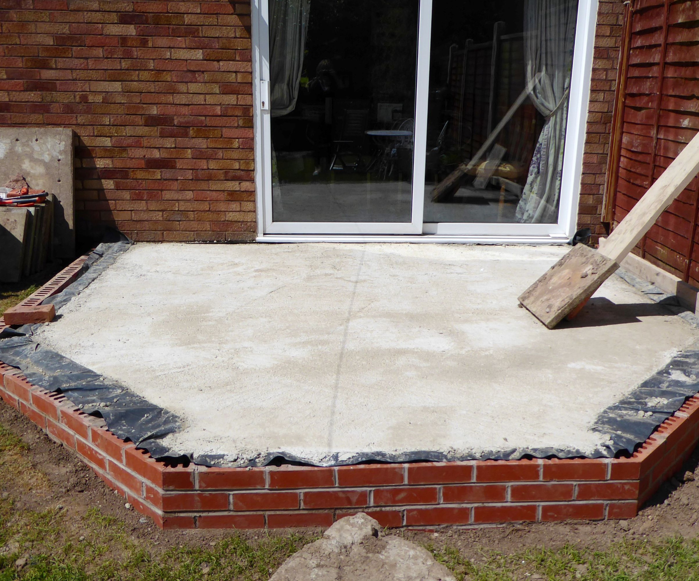 Concrete screed inside a hexagonal brick structure
