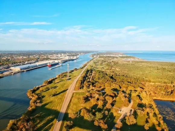 Kiewit anchors $404M floodwall project