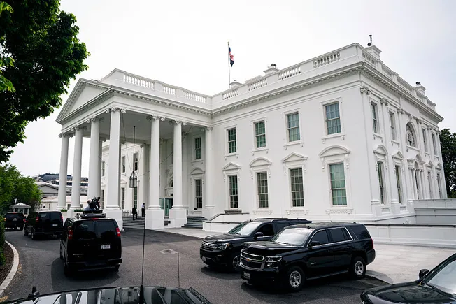 Trump orders federal procurement overhaul