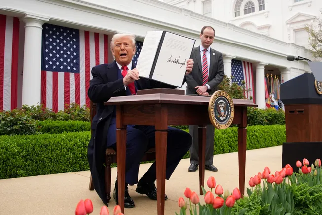 Trump orders permitting agencies to embrace tech