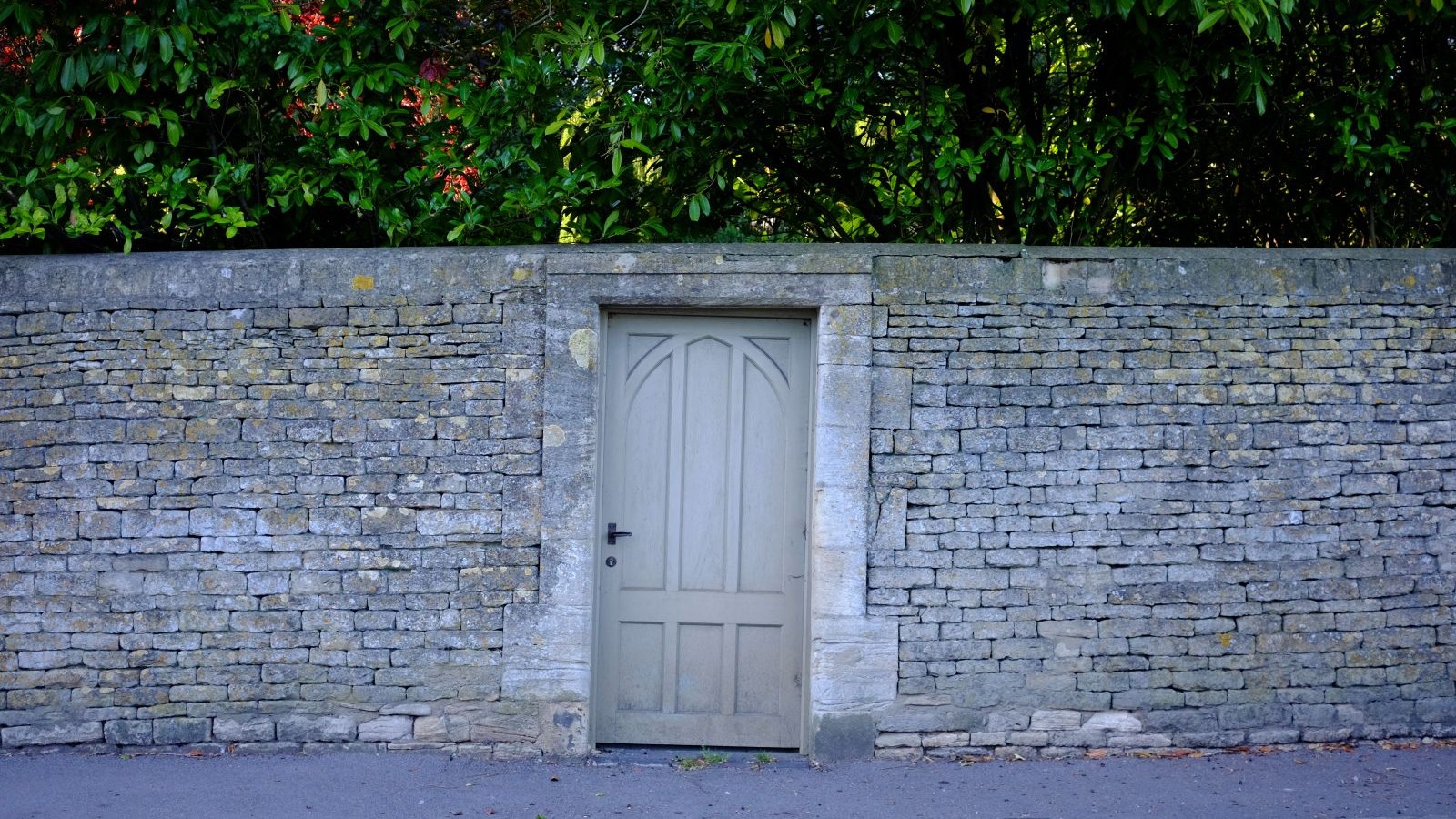 Garden wall building regulations: When do they apply?