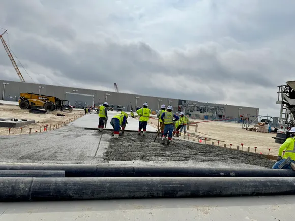 Construction spending plummets on tariff fears