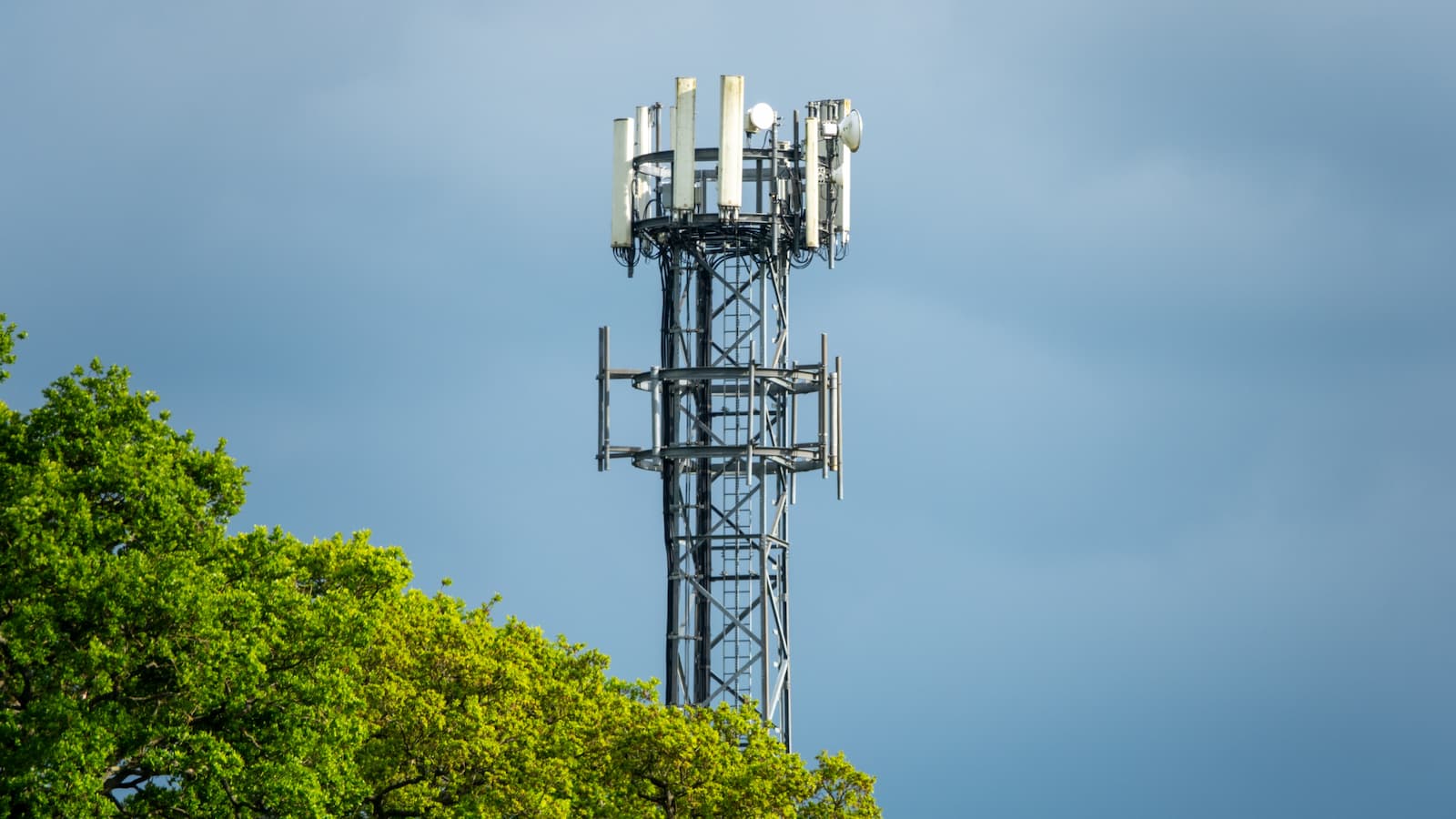 120ft mast plan accused of using ‘sneaky’ approval route