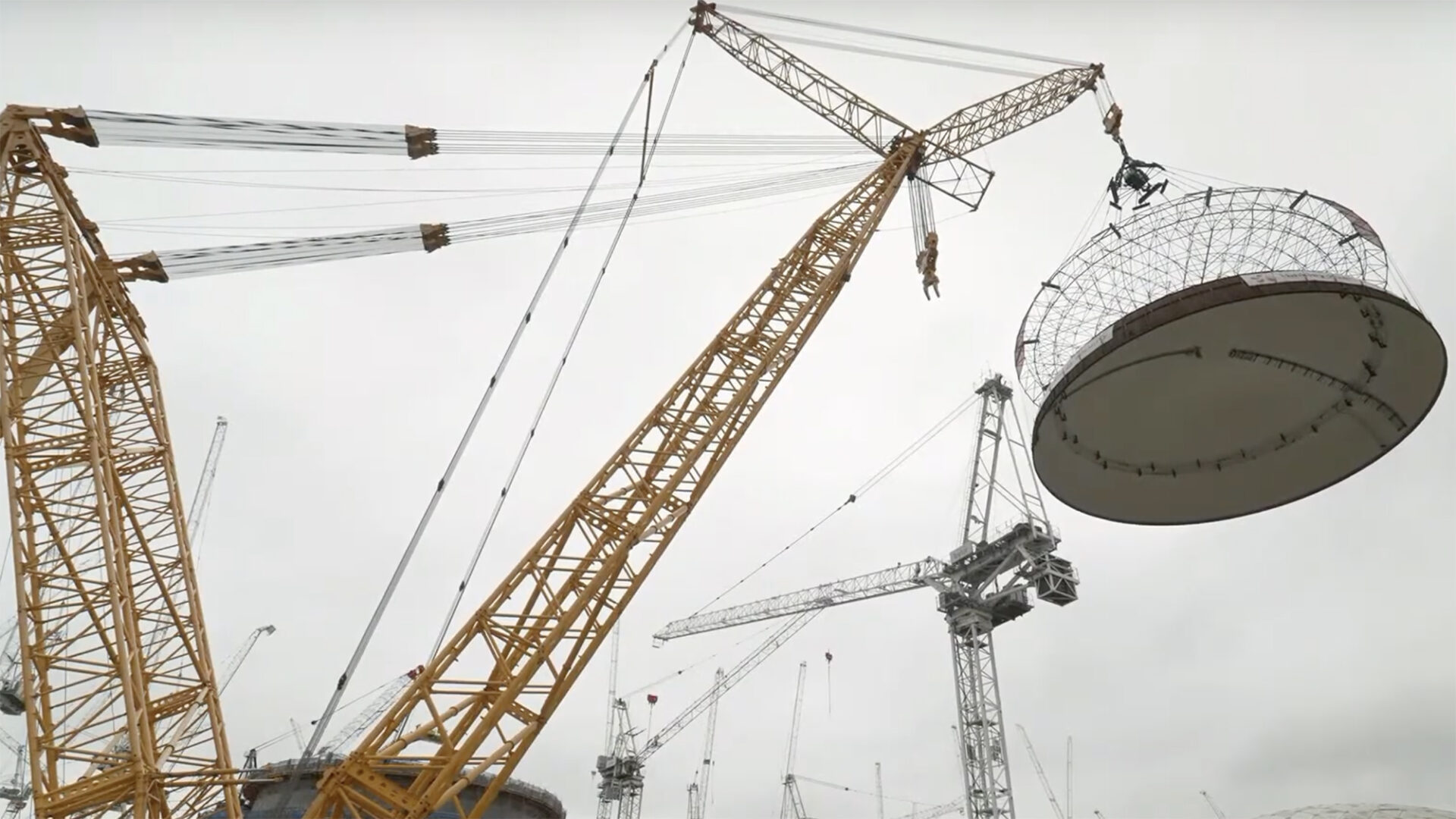 Video | Big Carl lifts second giant dome into place at Hinkley Point C