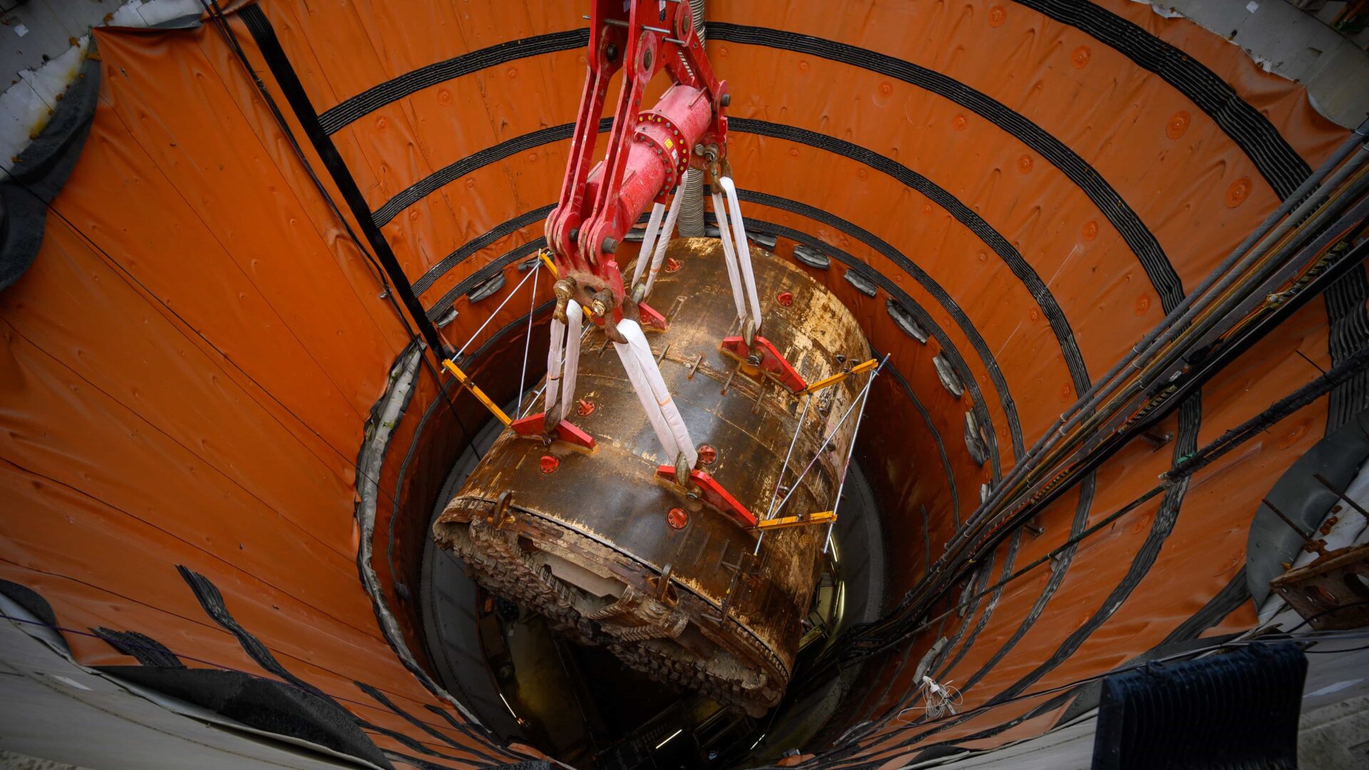 In pictures | HS2 lifts 880t tunnel boring machine after 5km journey
