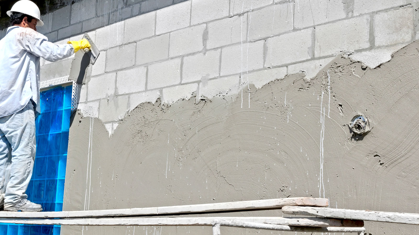 What is Stucco plastering? Discover its benefits for a durable wall finish
