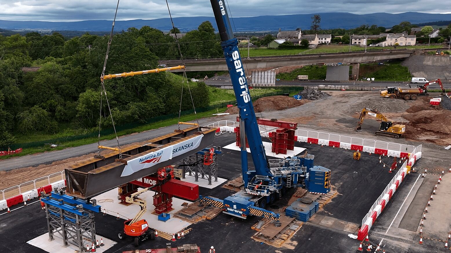 Video | Skanska receives huge steel beams for new Penrith railway bridge