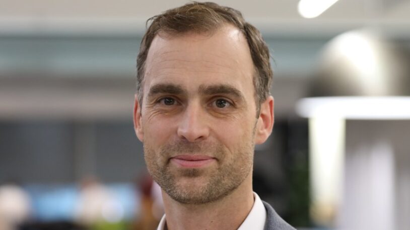 Mugshot of a man looking at the camera - James Davies FCIOB joins Skanska from Laing O