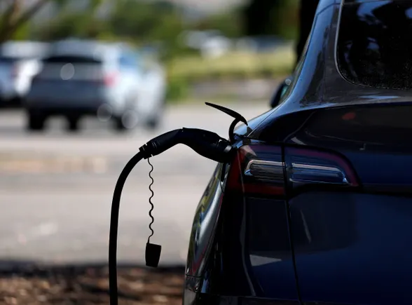 DOT relaunches EV charging fund with stripped-down guidance