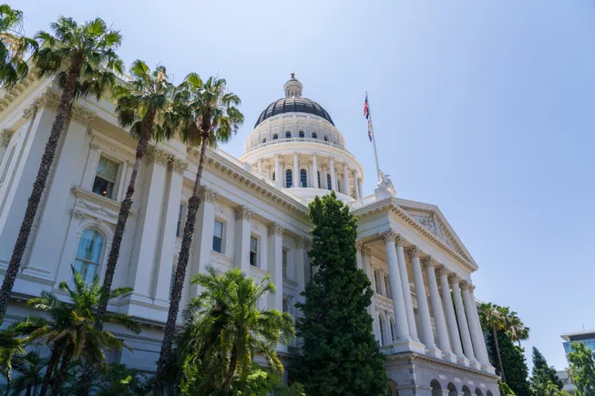 California lawmakers pass bill to expand manufacturing decarbonization projects