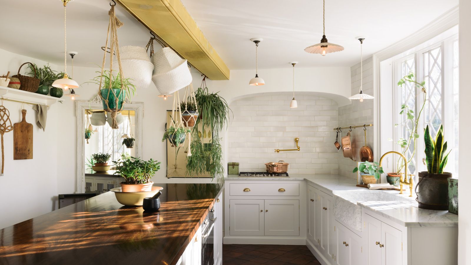19 white kitchen ideas that are neither bland nor boring