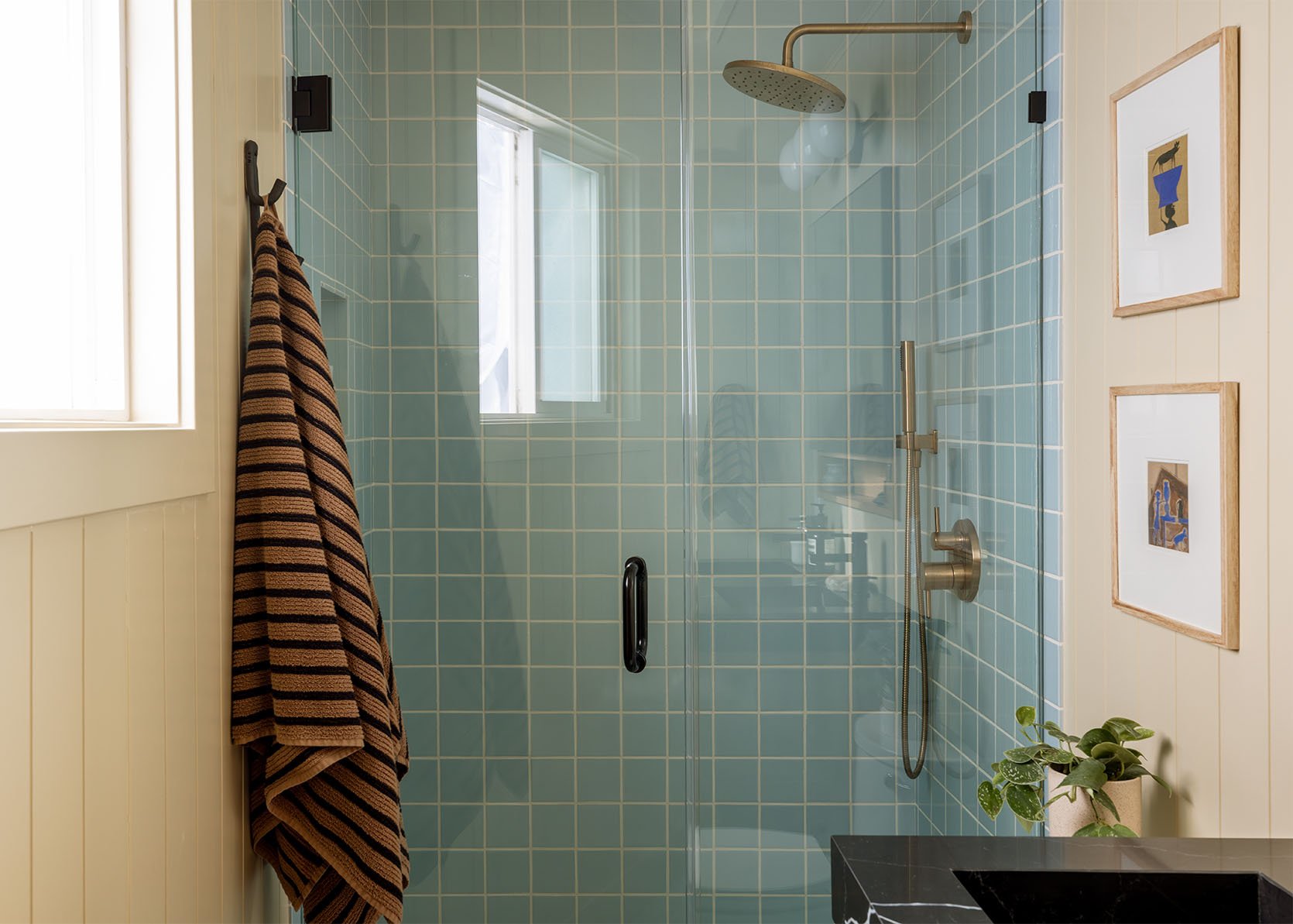 Kaitlin’s 90s Builder-Grade Primary Bathroom Makeover