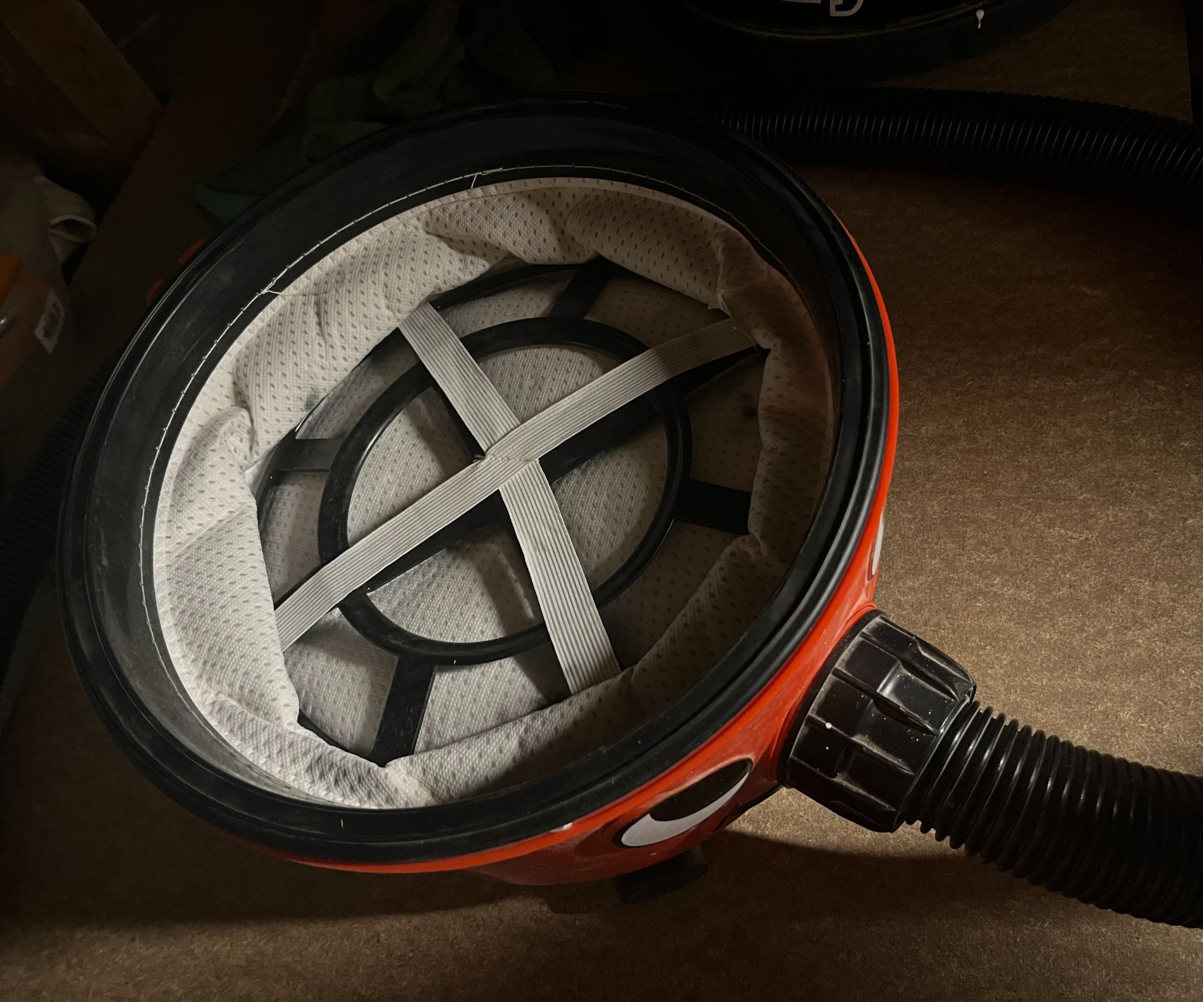 Henry HVR160 with top lid removed to show bag