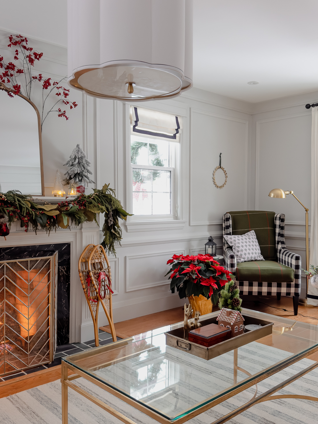 Traditional Red & Green Christmas Decor: A Timeless Look for the Holiday Season