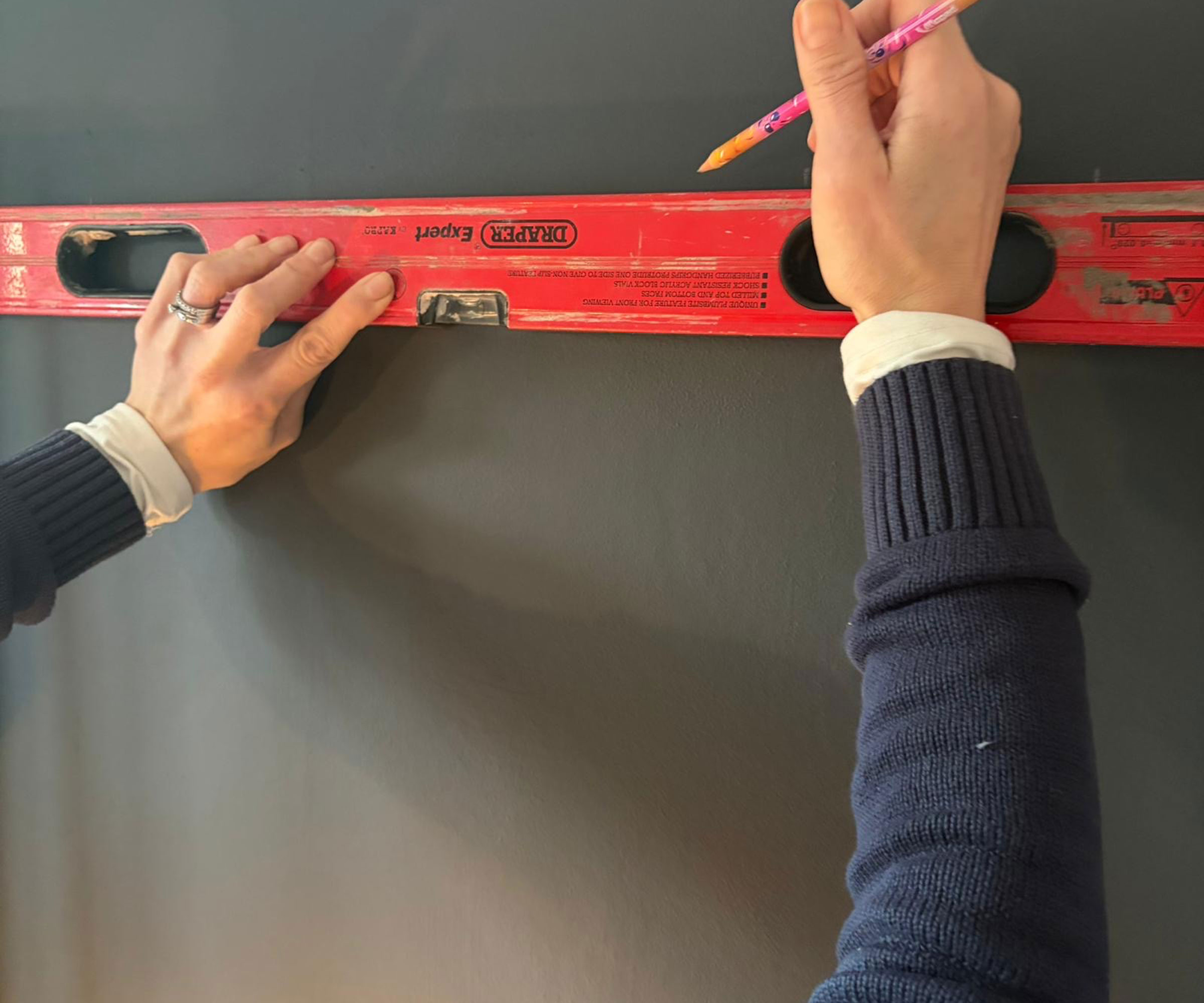 using a spirit level to fit wall panelling