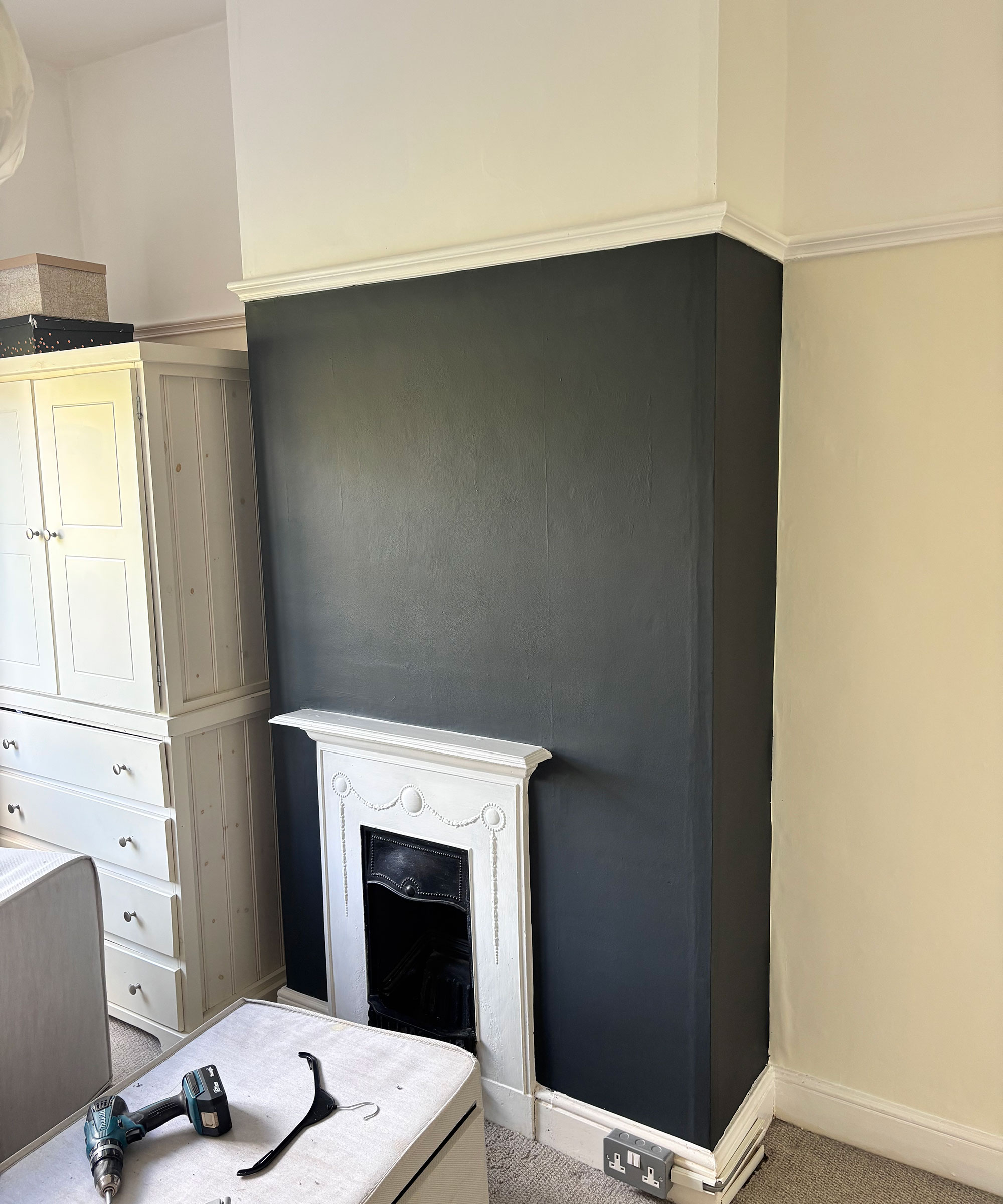chimney breast painted in Farrow &amp; Ball's Railings