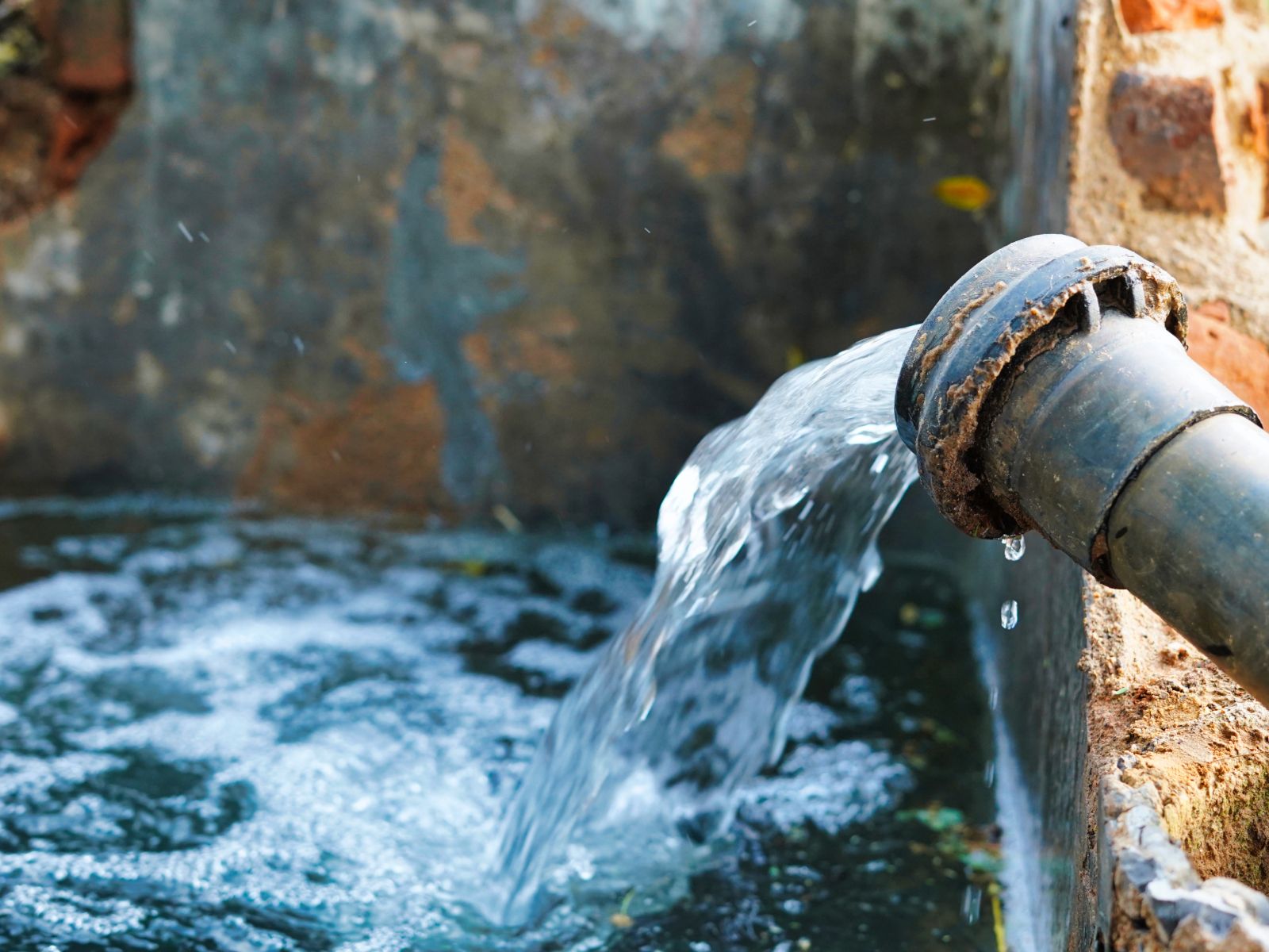 What to do if you have a burst water pipe outside your house