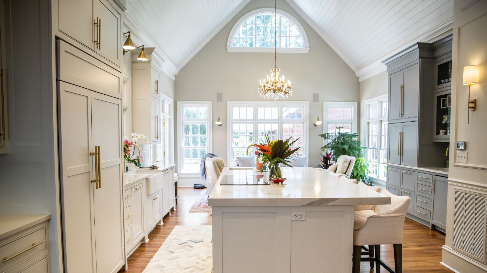 Kitchens with vaulted ceilings: Why they can cause problems