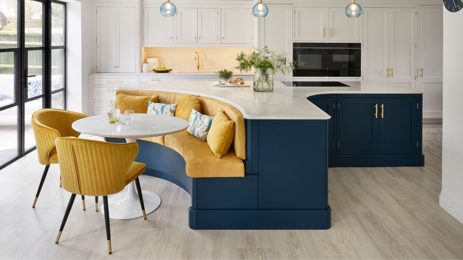 Kitchen island seating: a designer-approved checklist