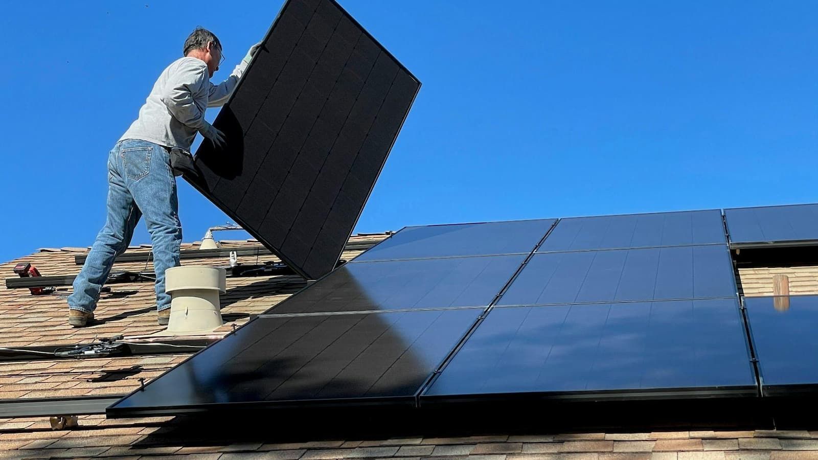 How families can get solar panels for free