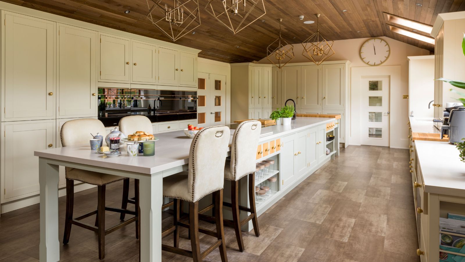 How to nail kitchen flooring and cabinet colour combinations